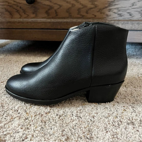 Clarks Womens Mila Myth Black Leather Ankle Boots, Size 7.5 - Picture 3 of 12